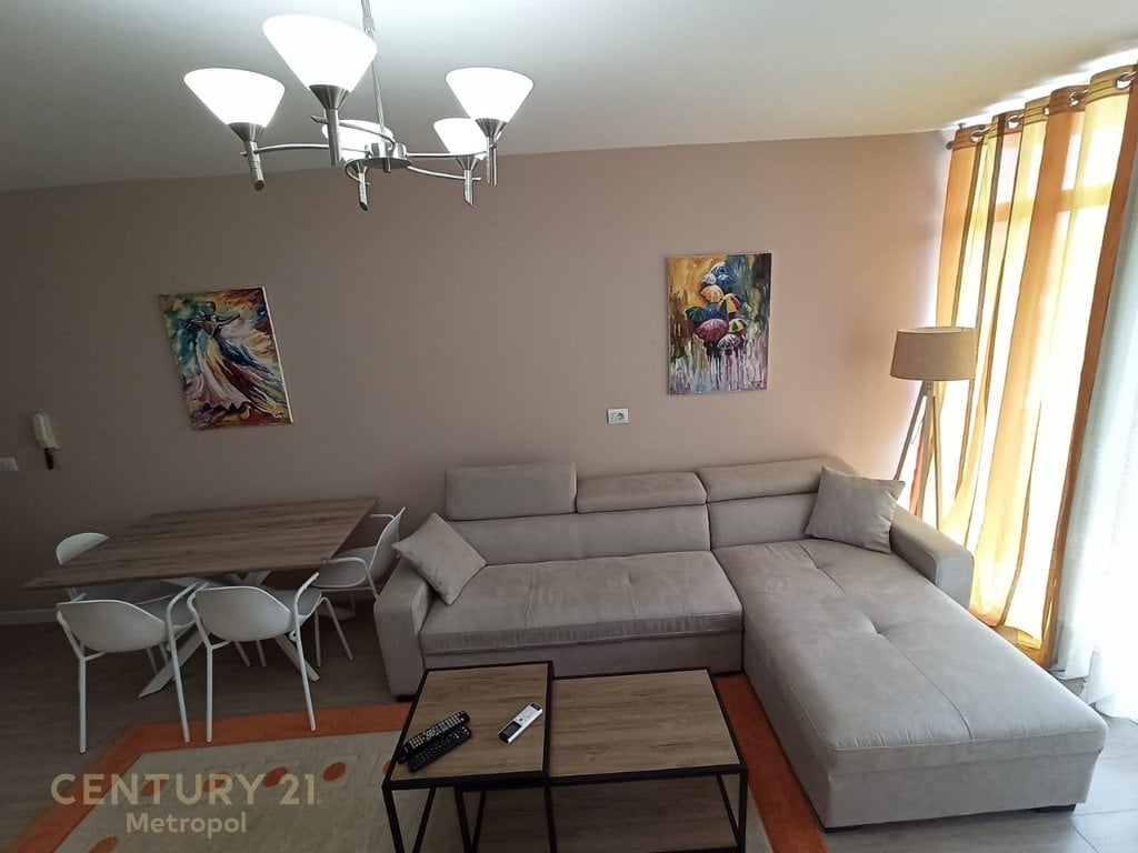 Vendesi appartamento 1+1 vicino al Centro Globe.