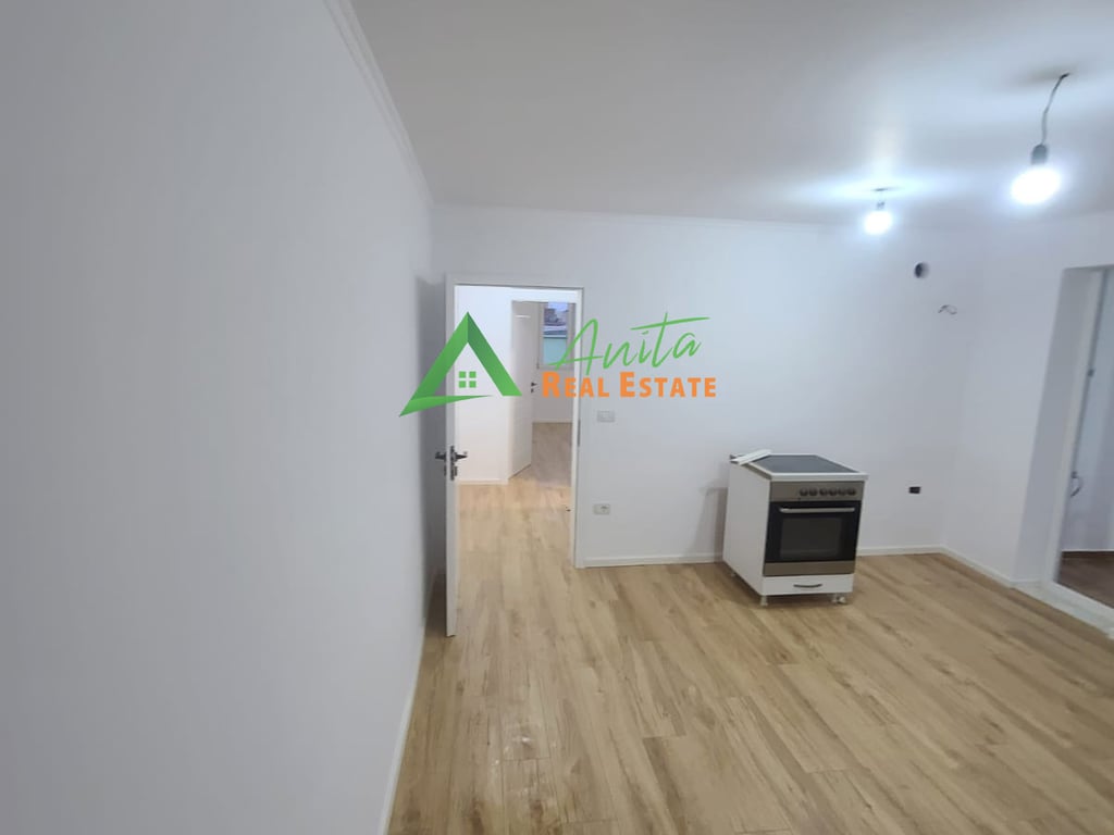 Rruga 4 Deshmoret ofrojme per shitje apartament 1+1