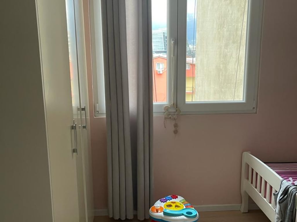 Shitet Apartamenti 2+1 , Myslym shyr , Rruga Islam Alla , prane ish adidasit