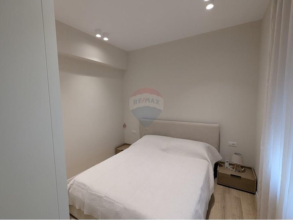 Ap 1+1 me qira te kopshti Botanik