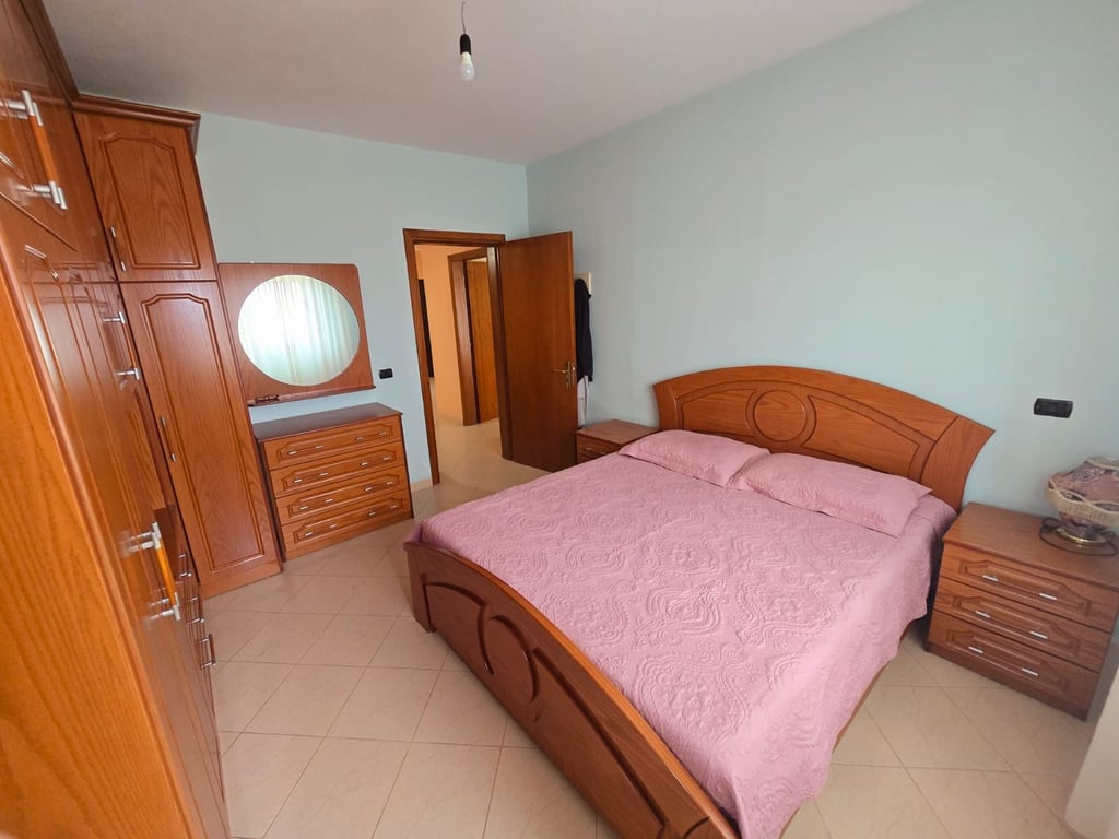 AFFITTASI SUPER APPARTAMENTO 2+1+2 VICINO ALLA DIREZIONE DI POLIZIA DI DURAZZO