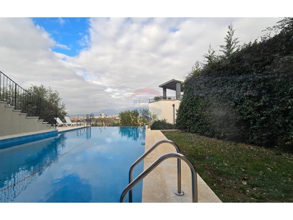 Qira - Vile luksoze prane Liqenit Thate