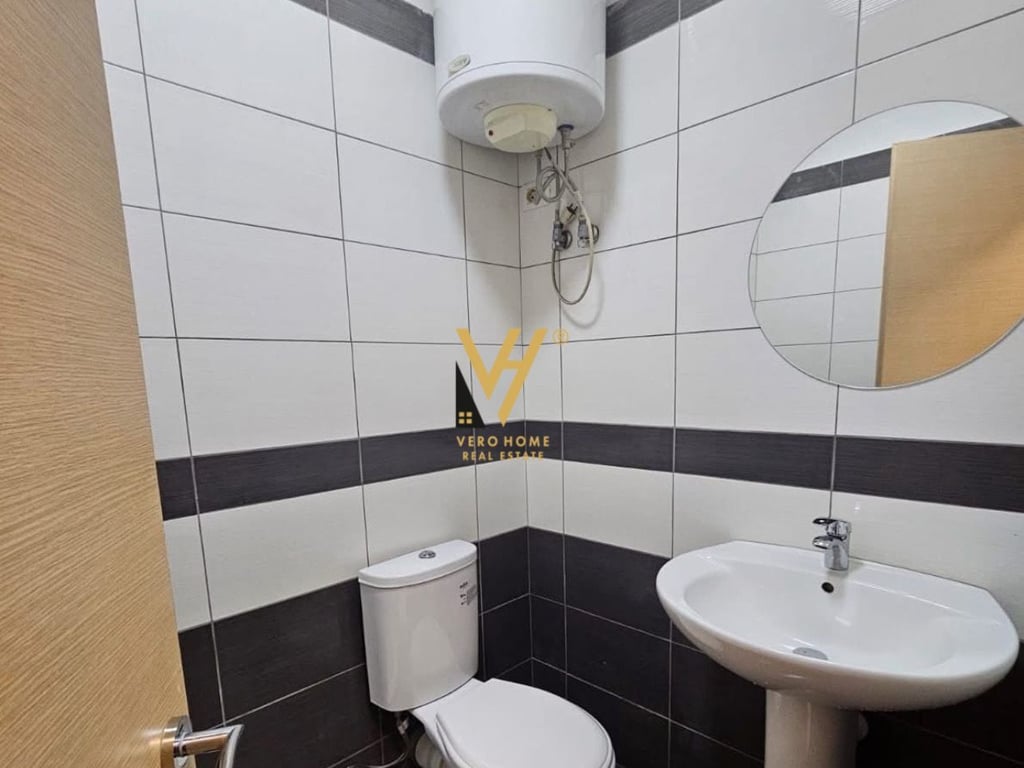 JEPET APARTAMENT 2+1+2 ME QERA NE ASTIR 40.000 LEKE