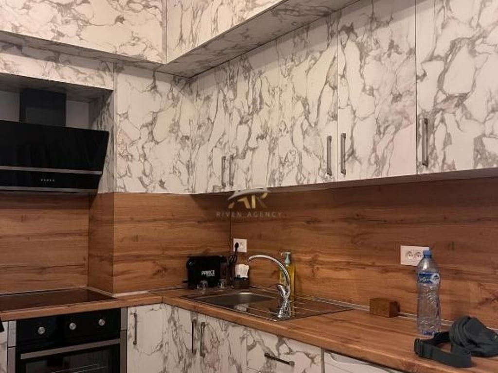 Jepet me qera apartament 1+1 ne pallat te viteve 2024 me ashensor, Tek Qyteti i Nxënësve