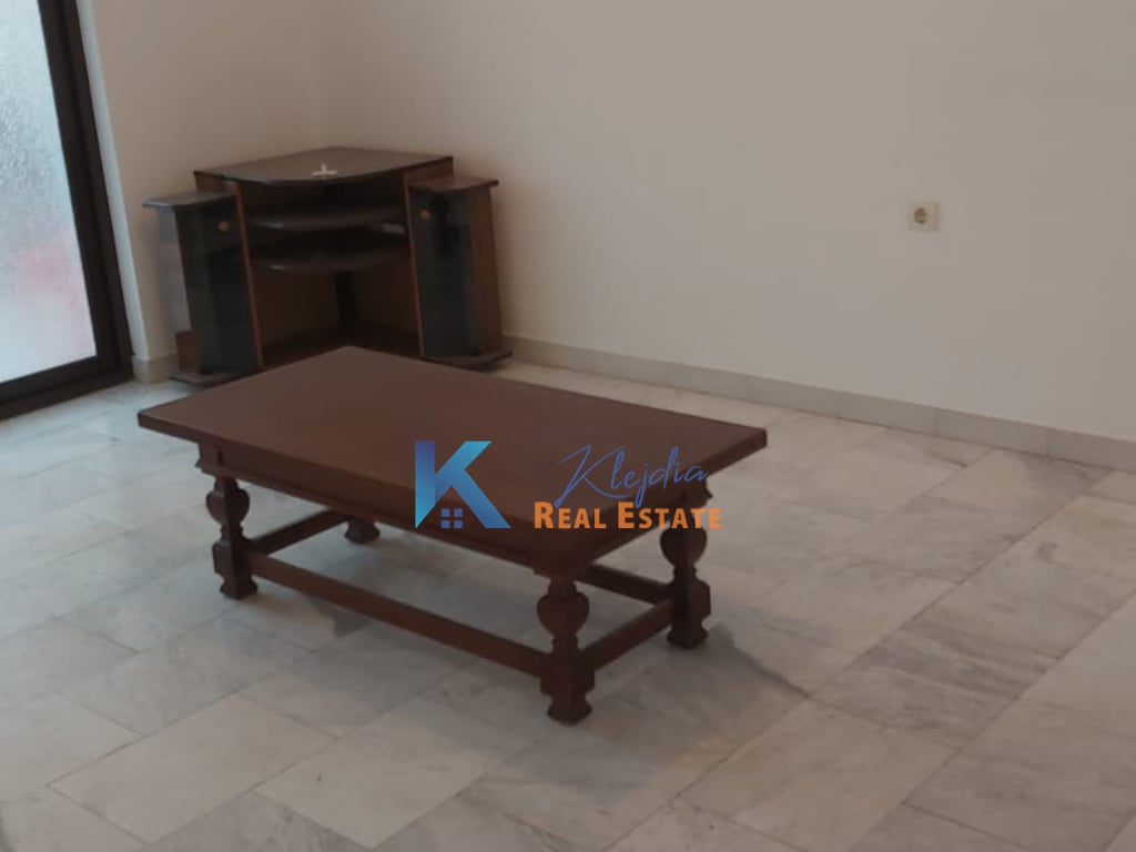 Ambient per zyra te rruga Fortuzi