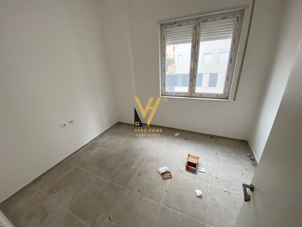 JEPET ZYRE 100 M2 ME QERA NE QENDER 1.000 EURO