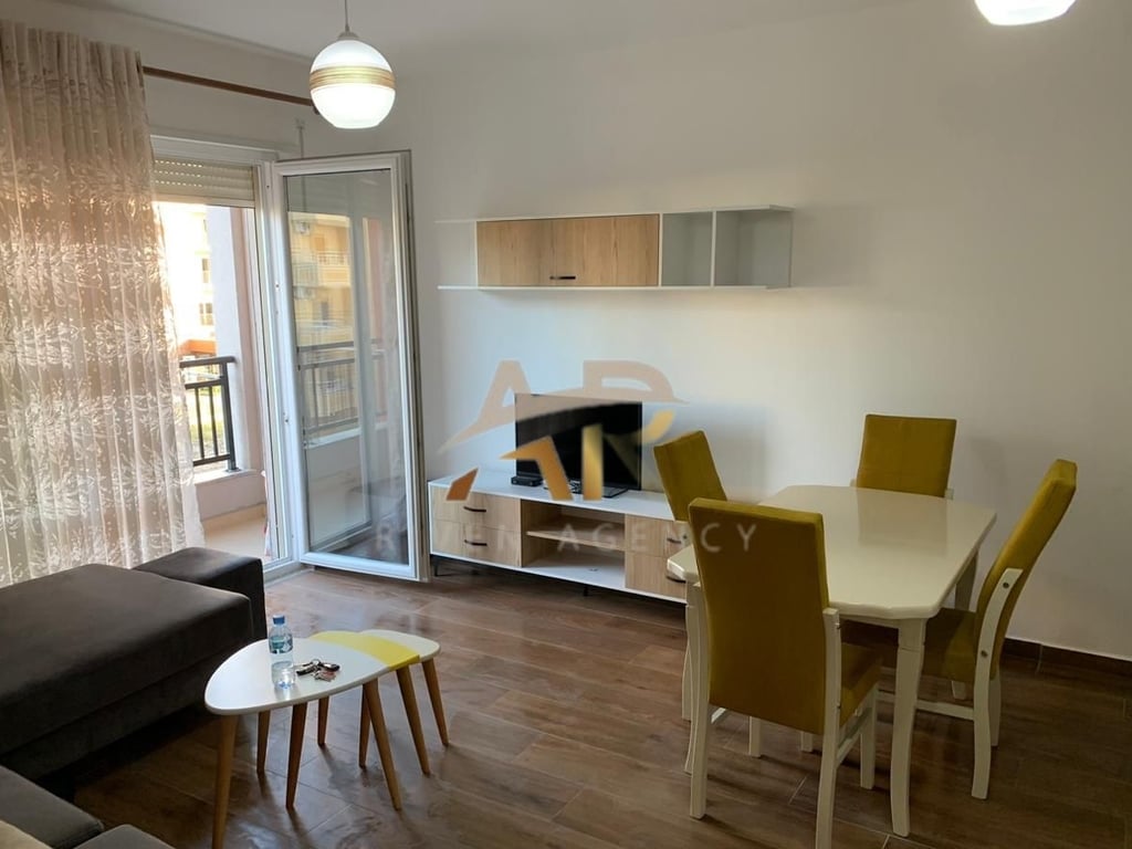 Jepet me qera super apartament 1+1 i pabanuar me pare tek Vila L 2, Astir