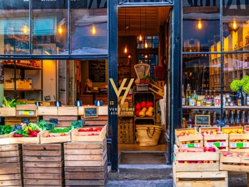  SHOP FOR SALE 47 M2 AT THE BUILDING WITH ARROWS 300,000 EURO