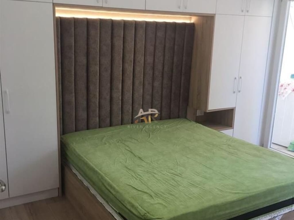 Affittasi appartamento 1+1 presso la Comune di Parigi.