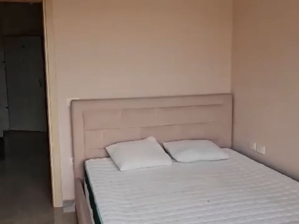 Jepet me qera Apartamenti 1+1 , Ish Restorant Durresi prane Raiffeisen Bank Cmimi: 500 euro
