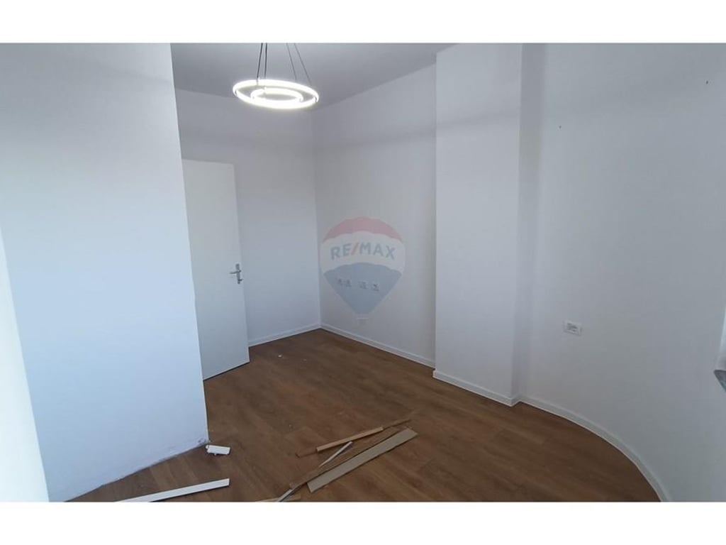 2+1 Apartment for Sale at Pazari i Ri!