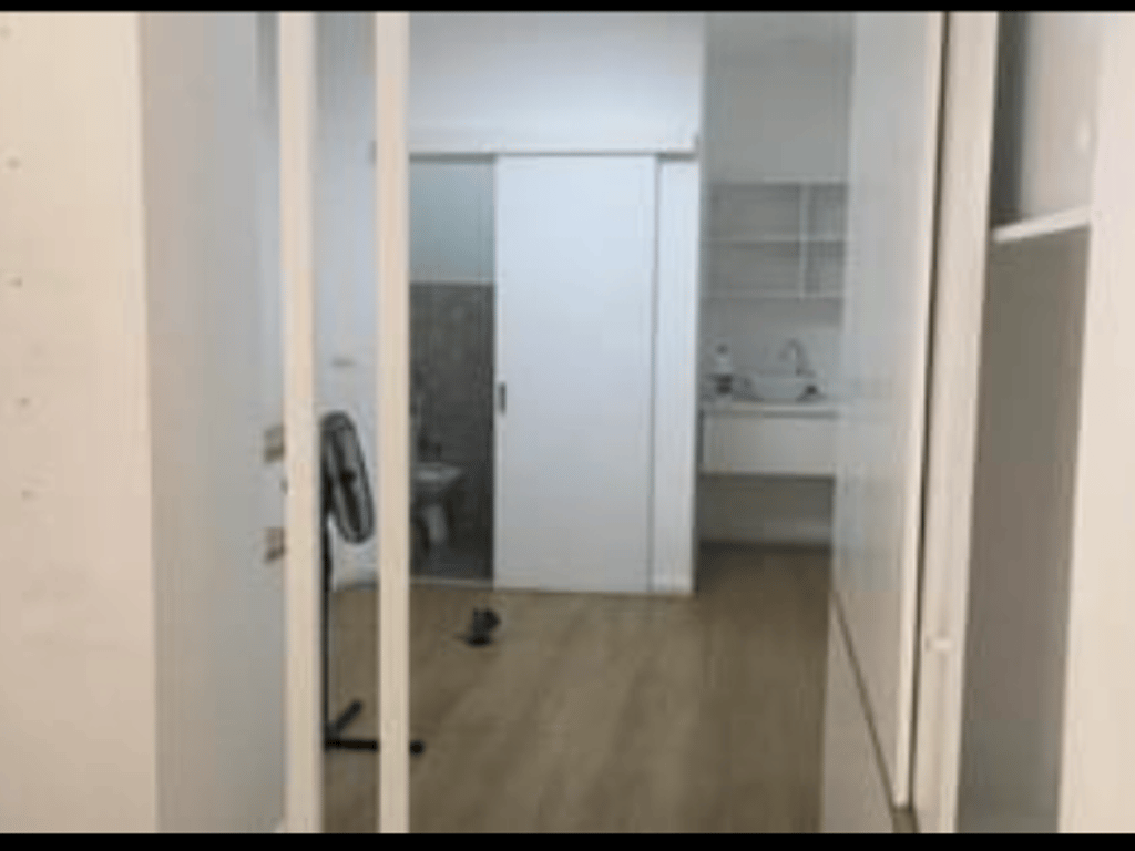 Shop on Durrës Street opposite the old mill café, 100m2.