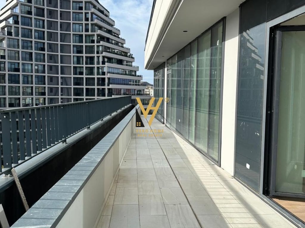 JEPET ZYRE 200 M2 ME QERA TE LAKE VIEW 2.500 EURO