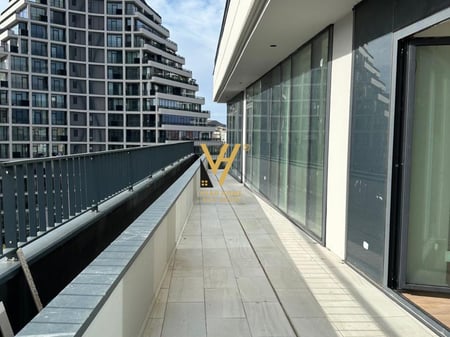 JEPET ZYRE 200 M2 ME QERA TE LAKE VIEW 2.500 EURO