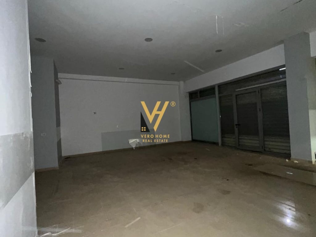 STORE 187 M2 AT THE TRAIN STATION 430,000 EURO