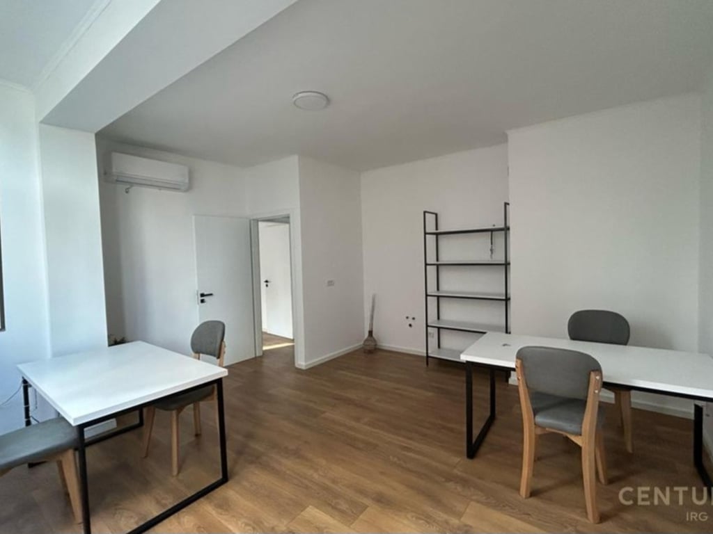 ✨ Zyrë me Qira në Rrugën e Elbasanit – 60 m²