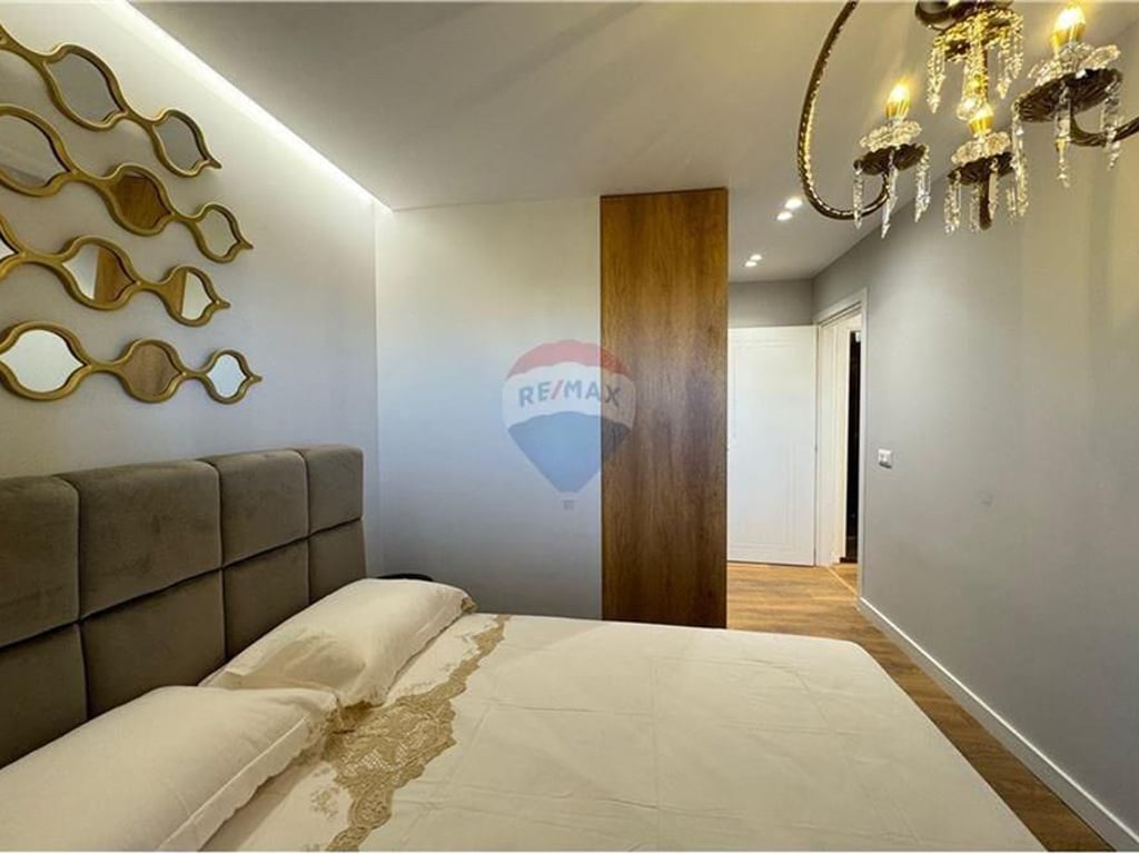 Shitet Apartament 2+1