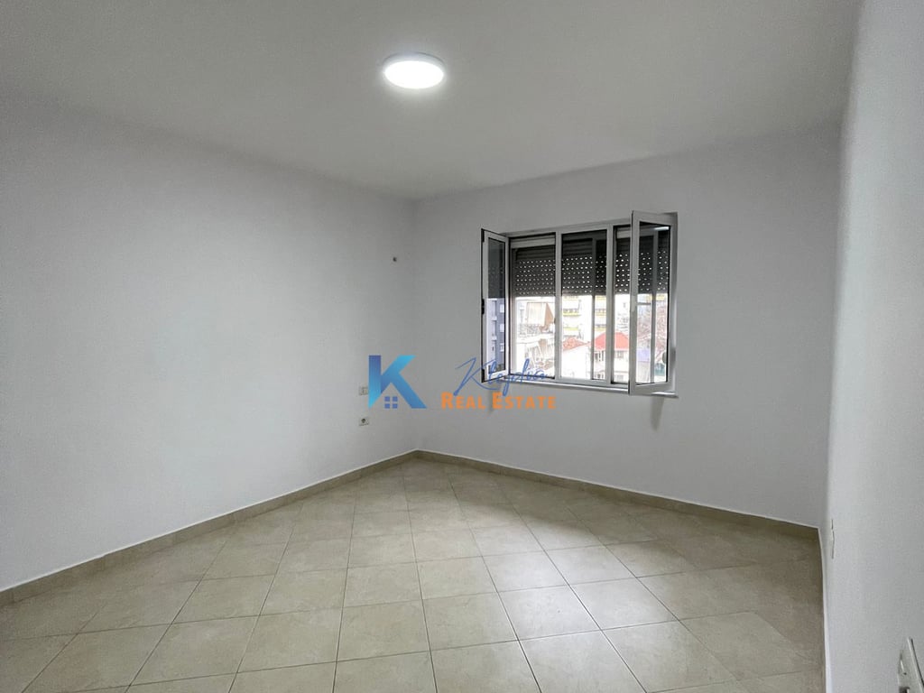 2+1 near the New Bazaar