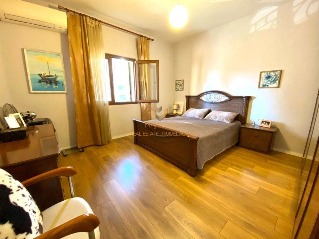 Apartment 2+1 for sale in Vasil Shanto block.