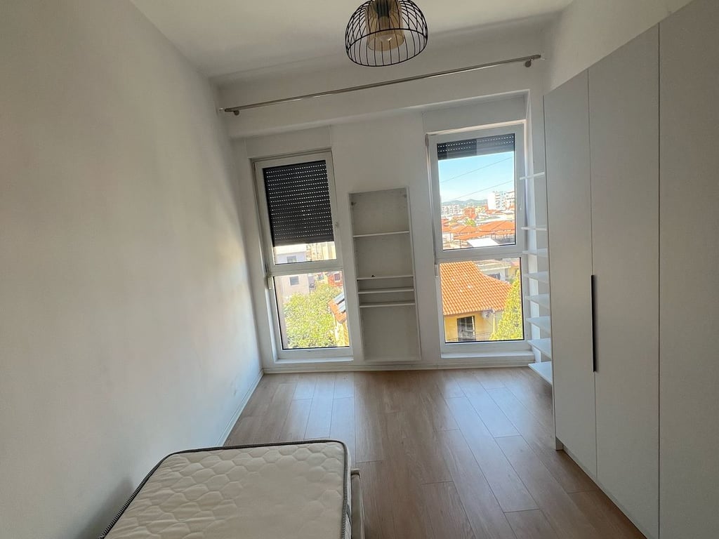 Affittasi appartamento 2+1+2 in Jordan Misja vicino al Bulevardit te Ri.