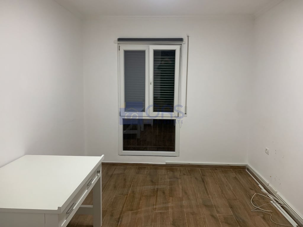 Business space for rent in the Center.