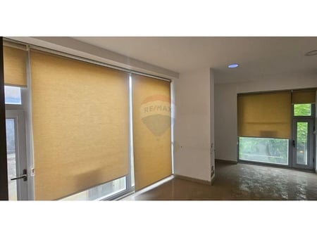 Ambiente per uffici. Mercato Nuovo, Hoxha Tasim