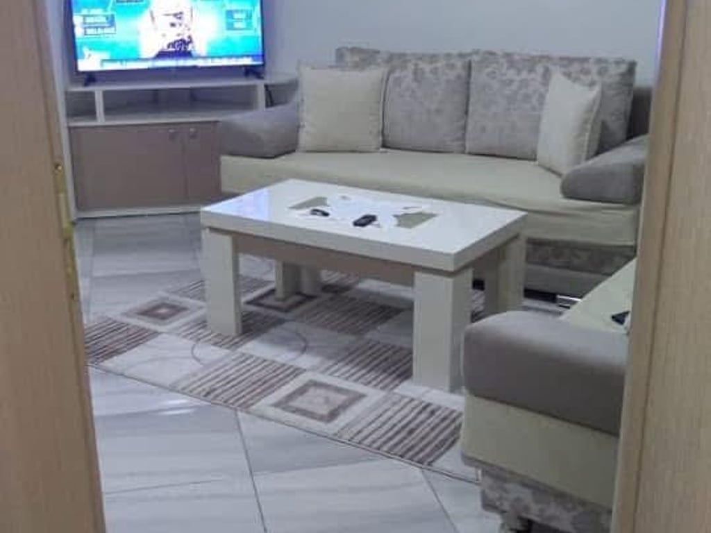 Jepet apartament me qera 1+1 Ish Restorant Durrsi