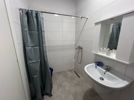 Qera Ap 2+1+2 Mobiluar (Univers City)