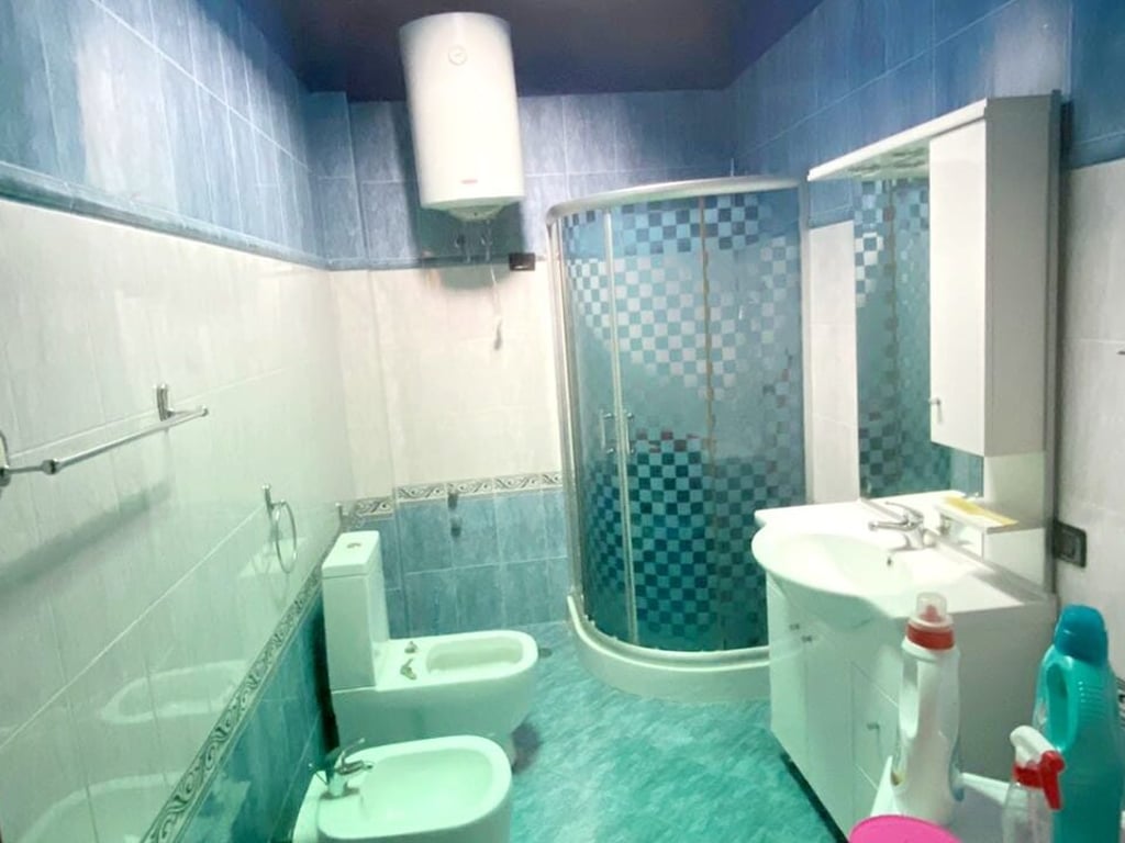 ‼️Opportunity for only 343 €/m²‼️ 🏢Building for sale, 3 floors (2 floors of warehouses + house), near the former Pioneer House, Kavajë.