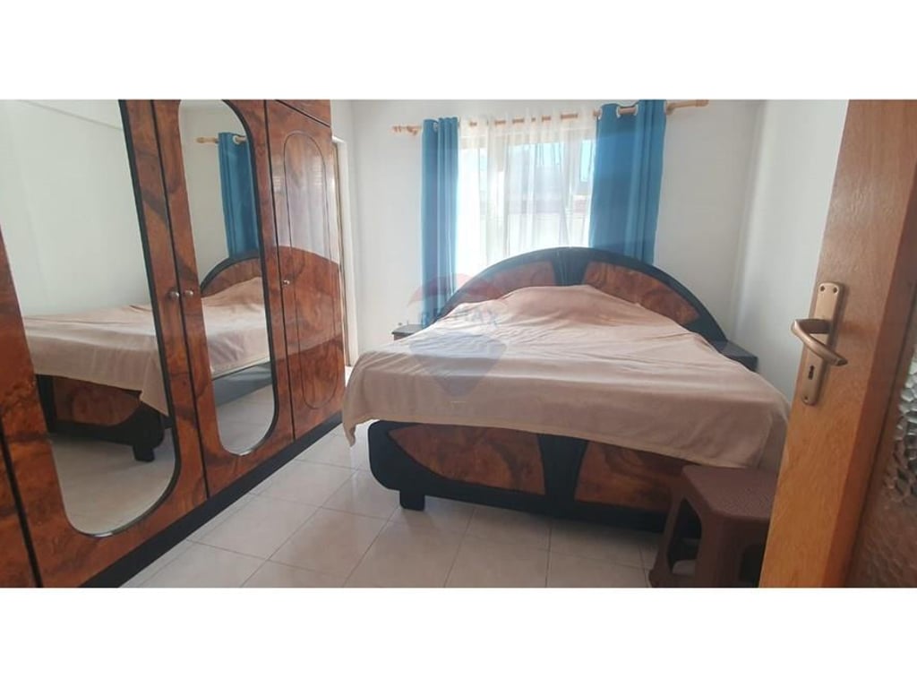 Jepet apartament 2+1 ne qender tek kafe Flora