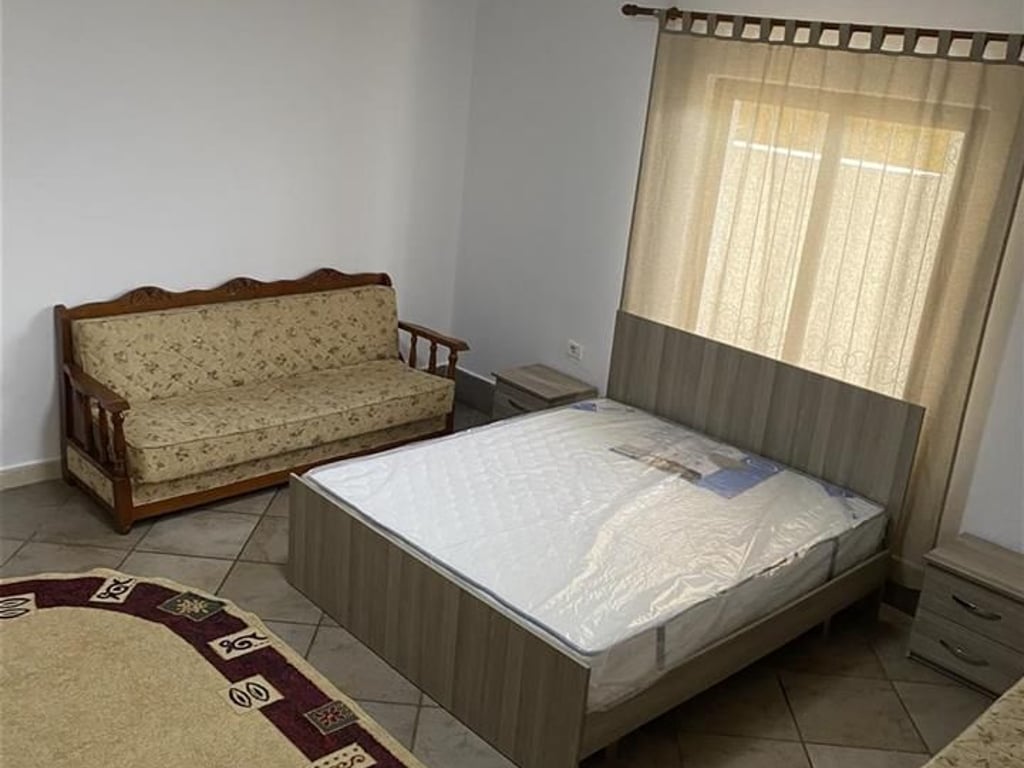 A 1+1 apartment is for rent near the electric substation in Selita for 300,000 lek.