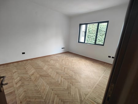 Zyre me qira ne Bllok 1100 euro