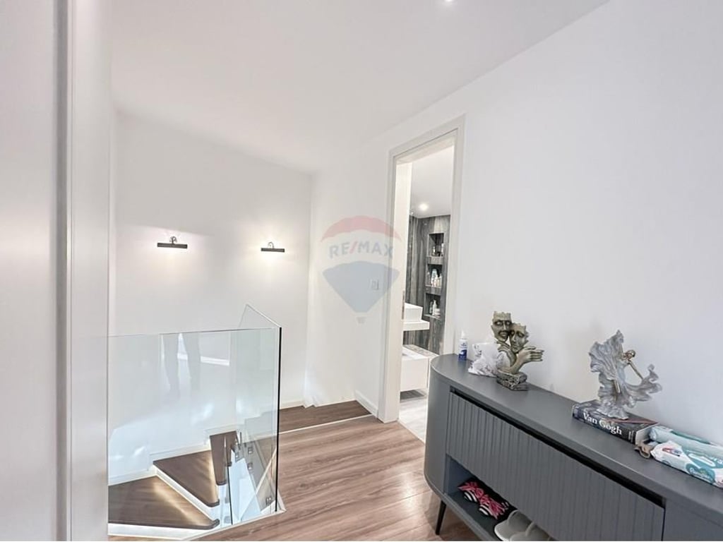 Luxury villa for sale at Long Hill!