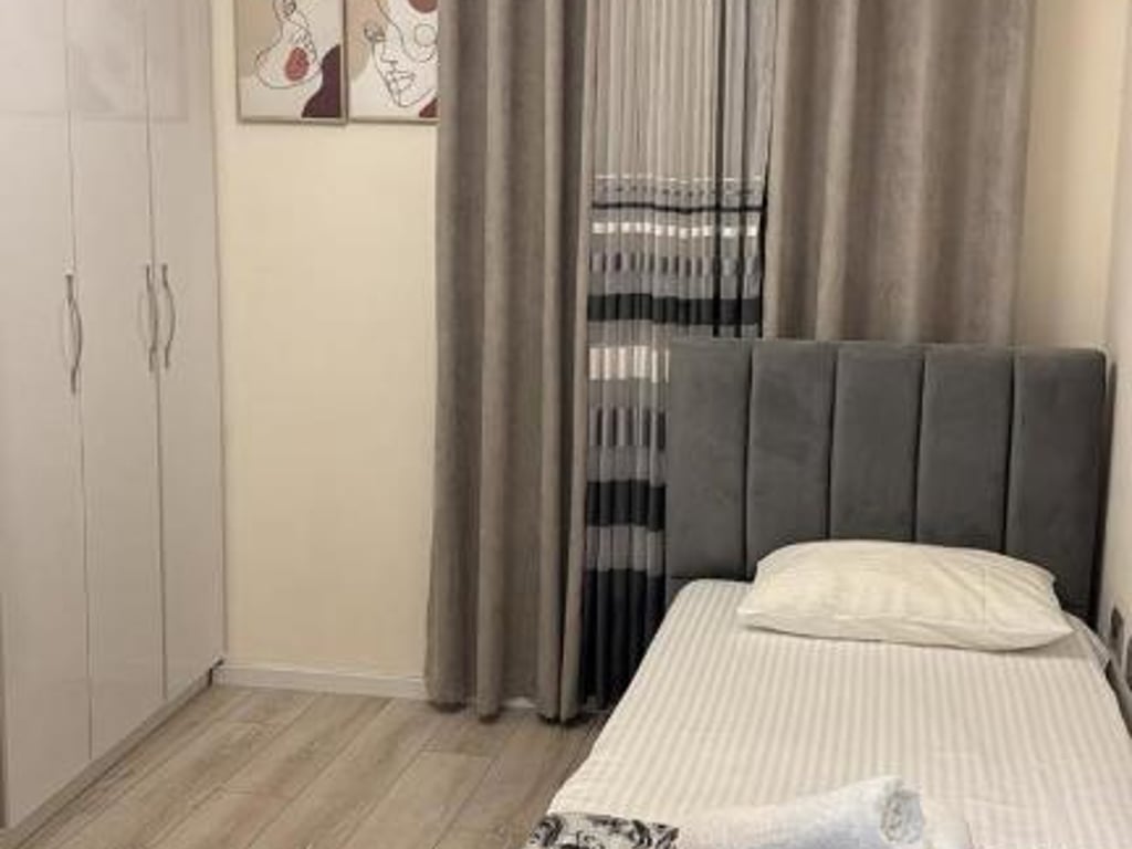 2+1 per qira te Stacioni i Trenit, afer Intermedica