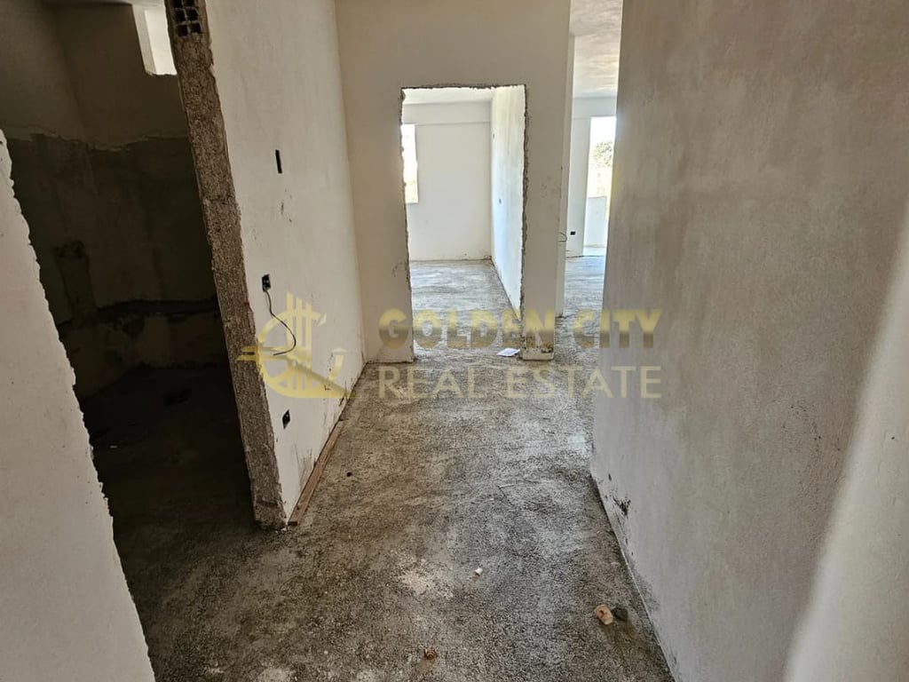 OKAZION Shitet apartament 1+1 qe munde te konvertohet ne 2+1