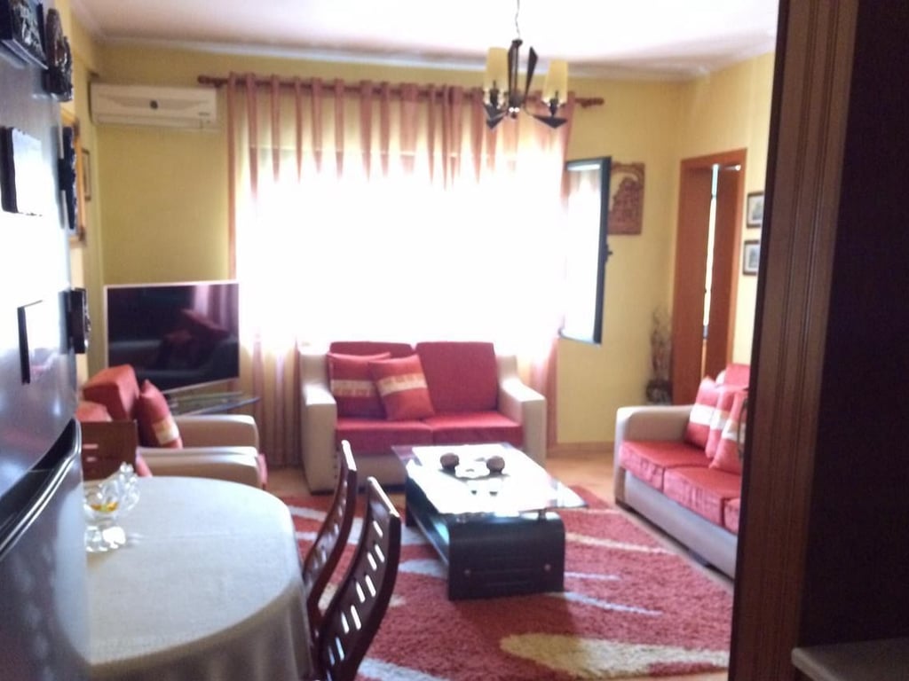 Affittasi appartamento 2+1, via Asim Vokshi vicino a Spak e all'Archivio di Stato 500 mila lekë.