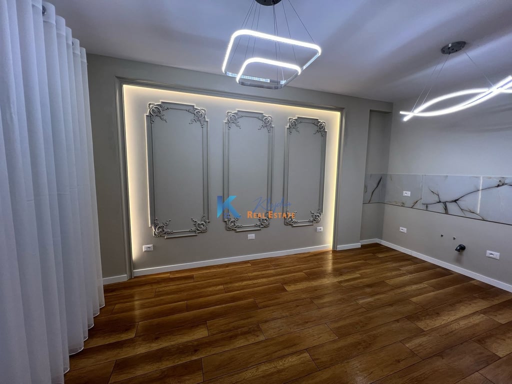 1+1 per SHITJE te Rruga e Kavajes