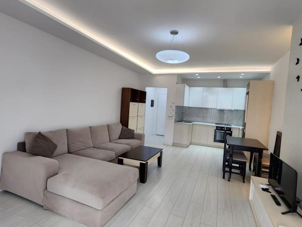 Apartament 2+1 me qira tek Shkolla e Baletit!