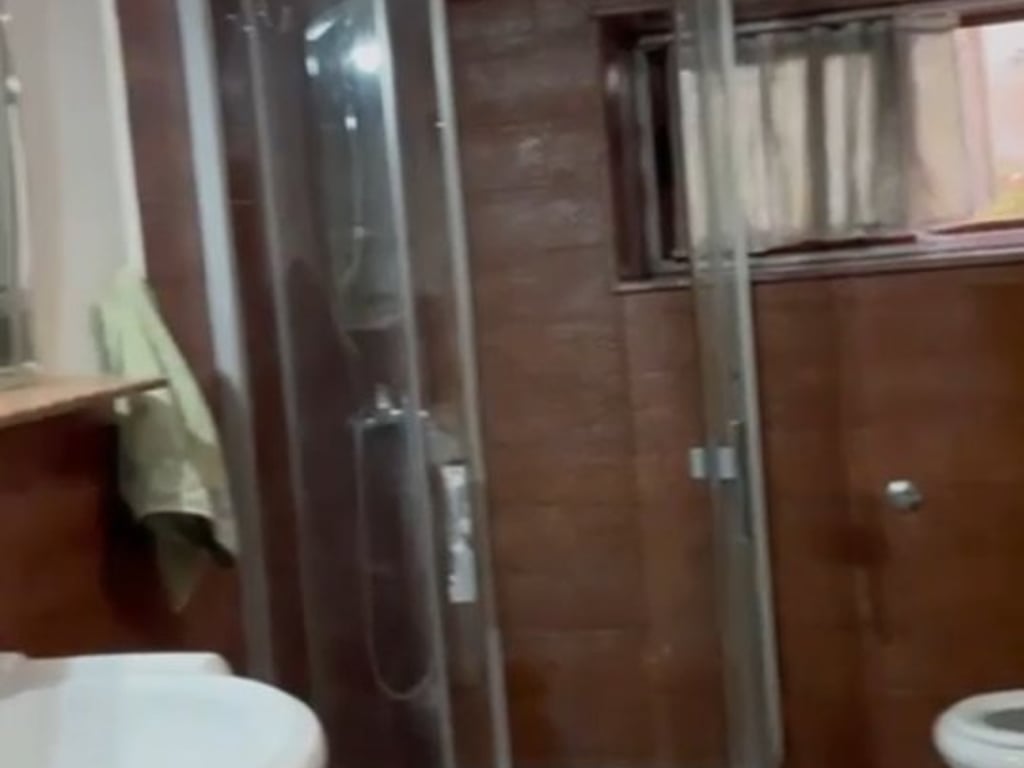 JEPET ME QERA 1+1 KATI I PARE SHPI PRIVATE TE ISH TREGU ELEKTRIK