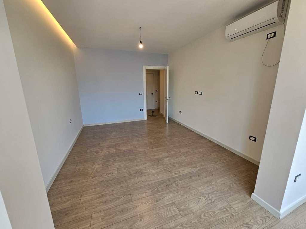 OFFICE FOR RENT 85 M2 MUHAMET GJOLLESHA 950 EURO