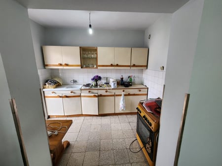 Shitet 3+1 mobiluar  100 m 2 ekzistues 149,000 eu