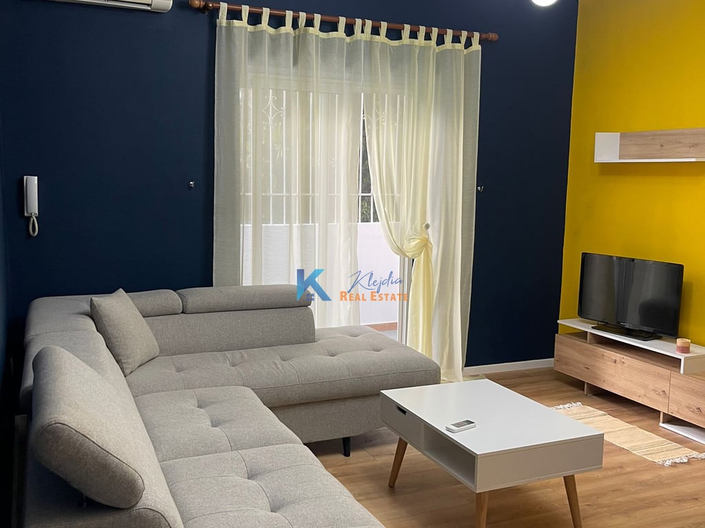 Apartament 1+1 per qira te Rruga Ferit Xhajko, prane Ish Restorant Durresi