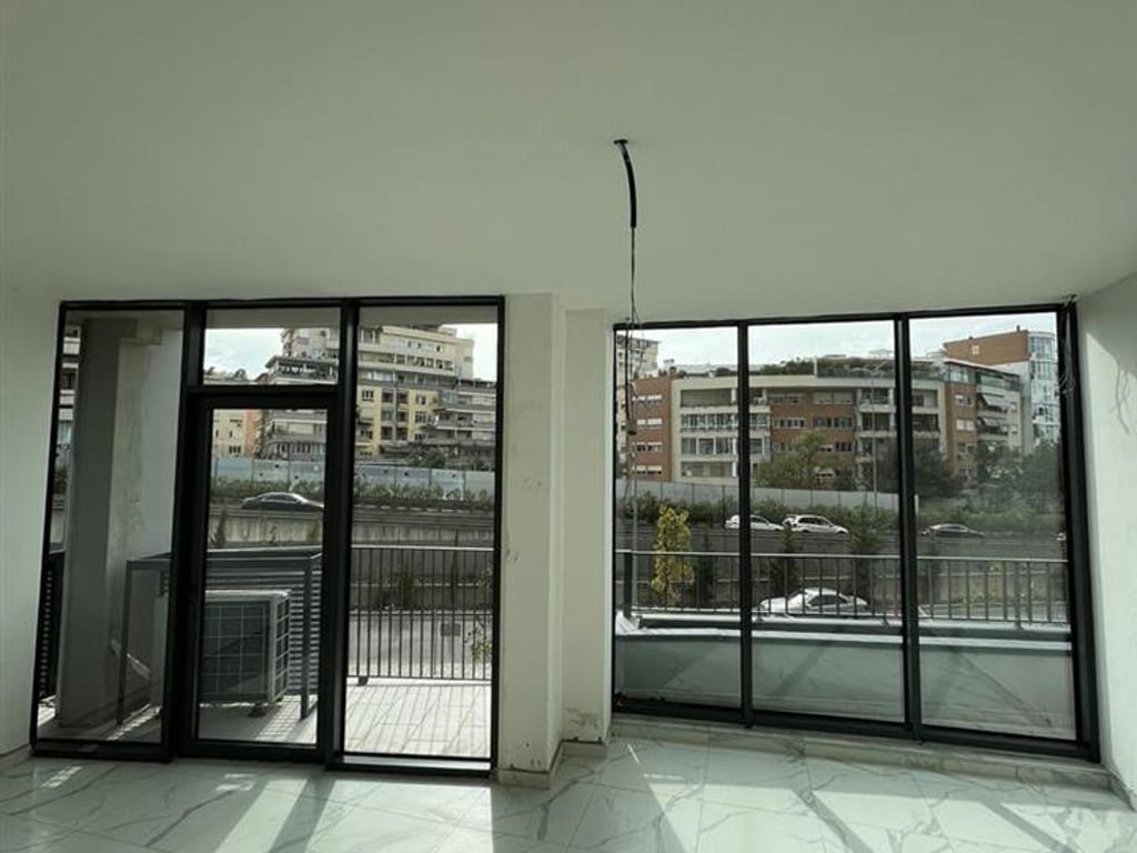 AMBIENT PER ZYRA ME QIRA TE LAKE VIEW RESIDENCE