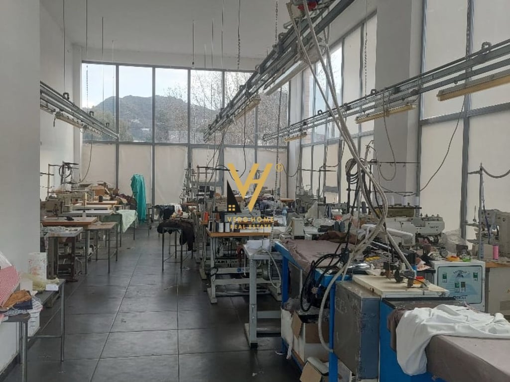 JEPET ZYRE 216 M2 ME QERA TE RR.KONFERENCA E PEZES 1.200 EURO
