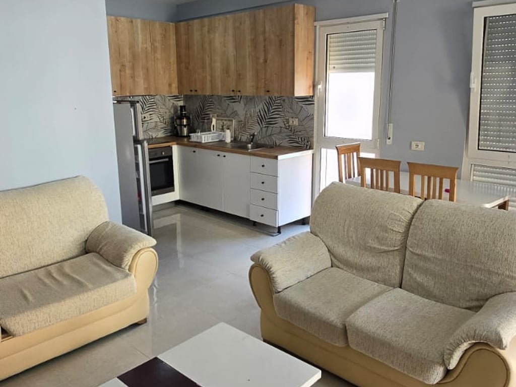 2+1 in VENDITA in Via Haxhi Hysen Dalliu, vicino alla Procura.