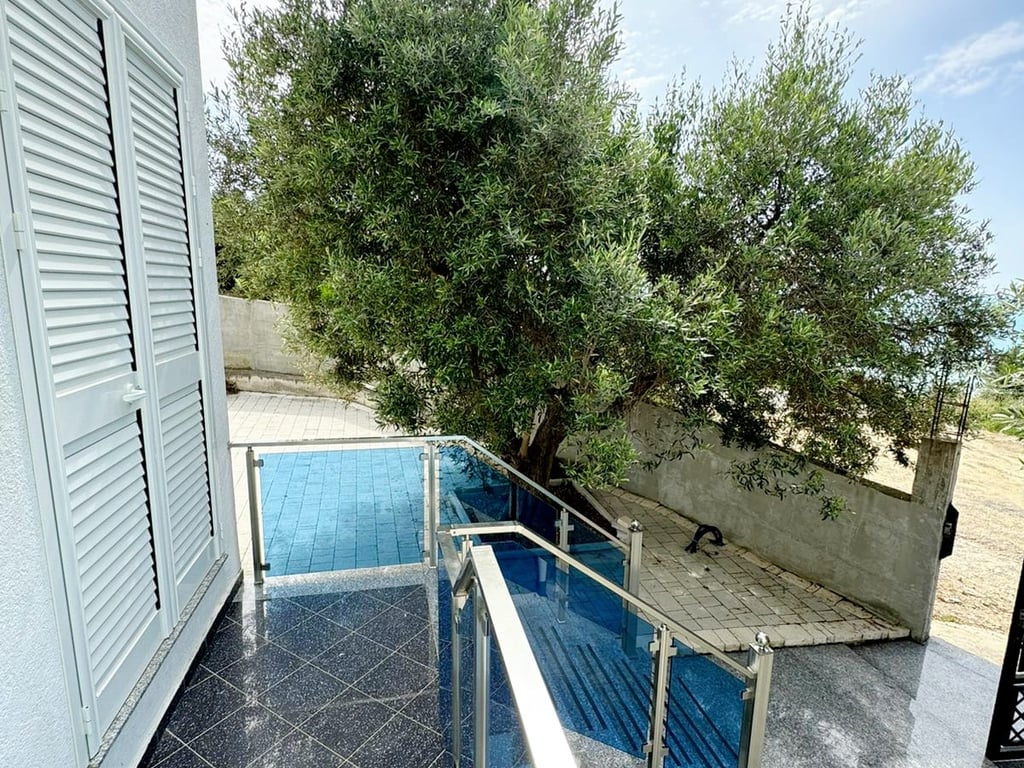 Karpen, private villa in a fantastic position, with a full view of the sea, Karpen.