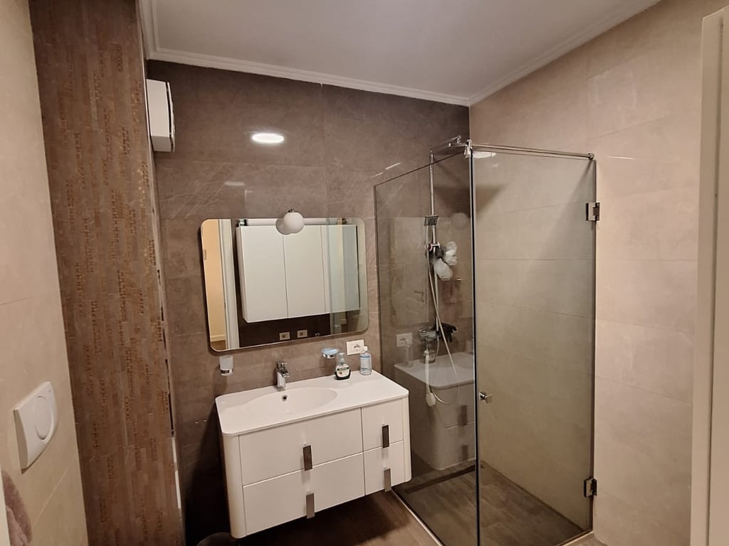 Shitet Apartament 2+1 + Post Parkimi | Pranë Stadiumit Air Albania 