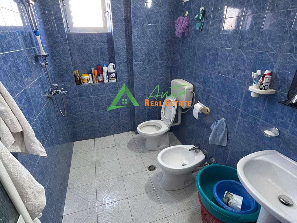 A pochi passi da Don Bosco offriamo in vendita un appartamento 2+1.