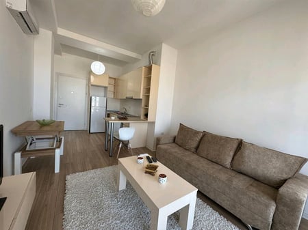 JEPET ME QIRA 1+1 KOMPLEKSI KONTAKT 21 DHJETORI 550 EURO