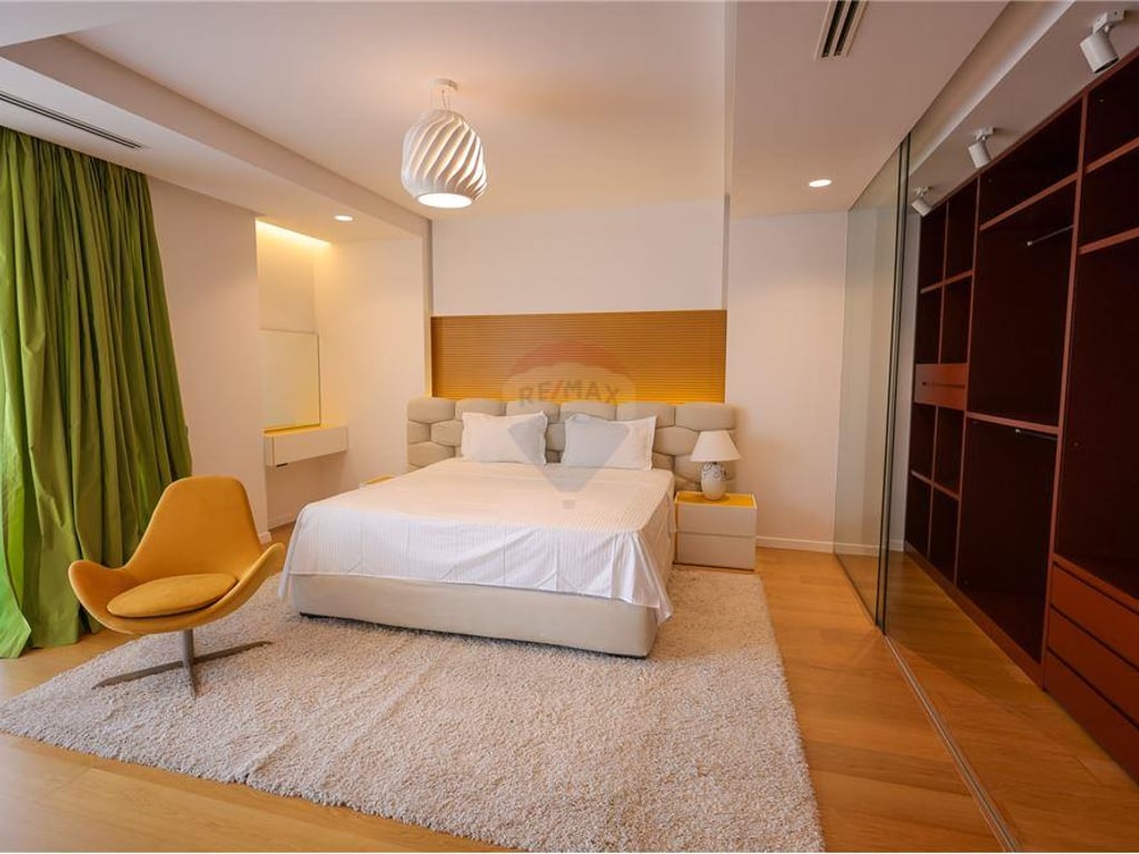 PENTHOUSE LUKSOZ PER SHITJE, KOPSHTI ZOOLOGJIK